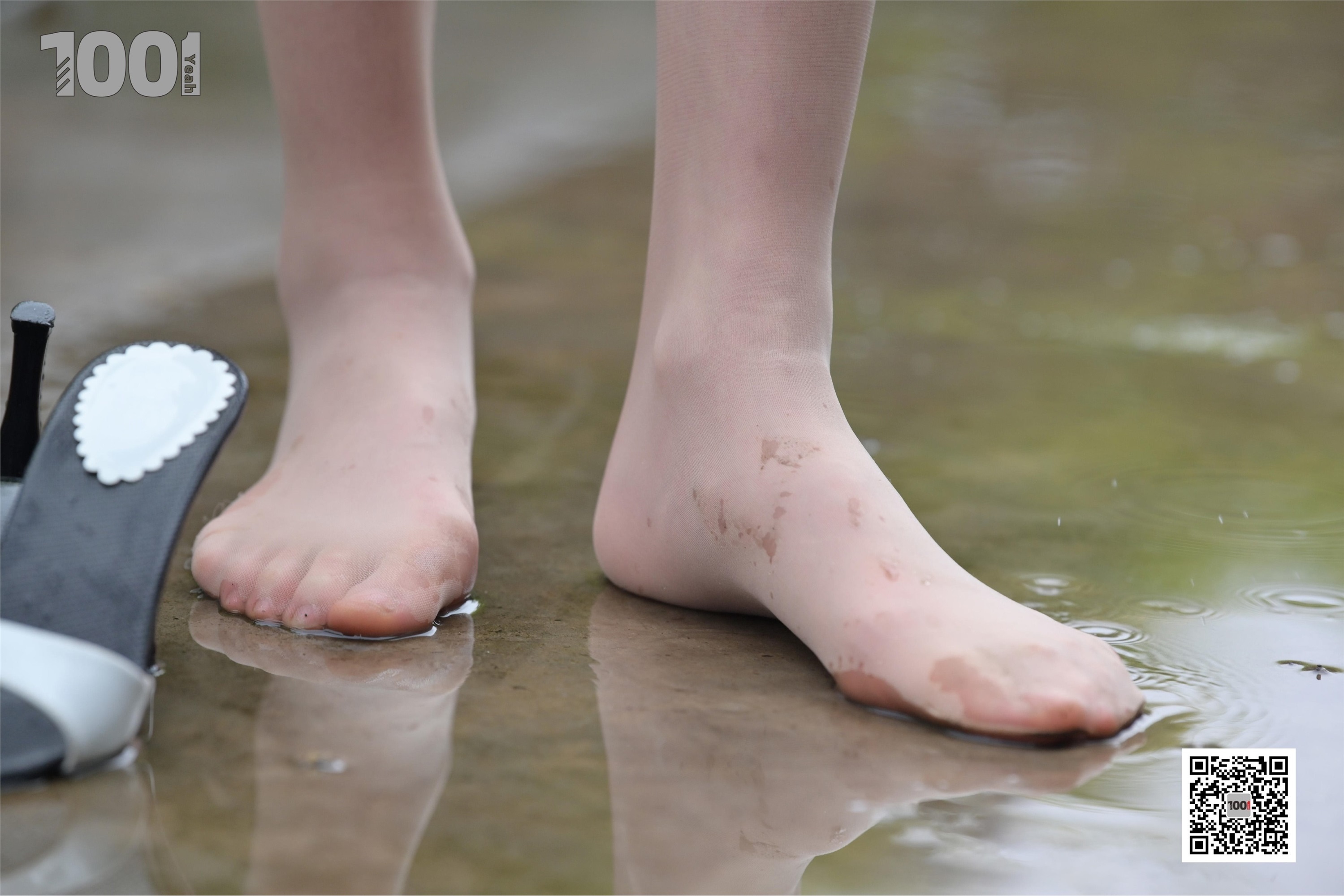 IESS异思趣向  一千零一夜《雨中漫步1》